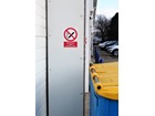 Mae ysmygu yn y fangre, It is against the law to smoke. Welsh English sign.