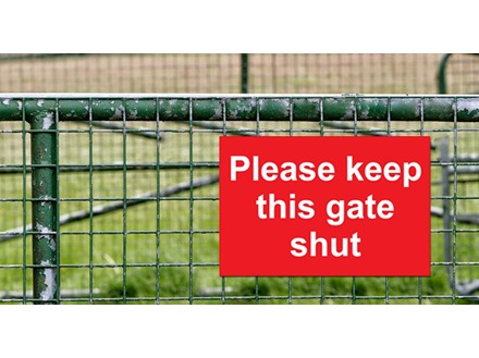 Please keep this gate shut sign