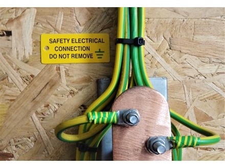 Safety electrical connection do not remove label