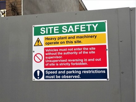 Building site safety notice sign