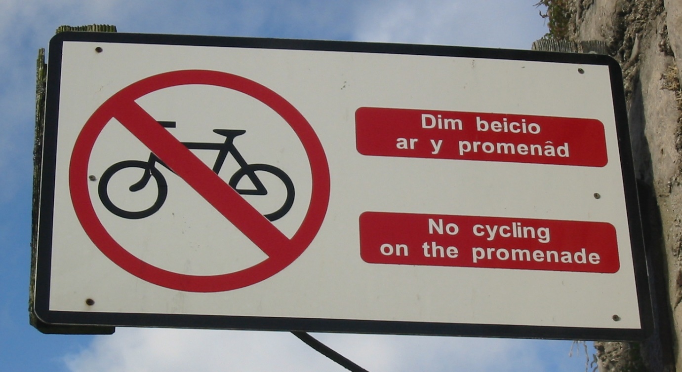bilingual-welsh-signs